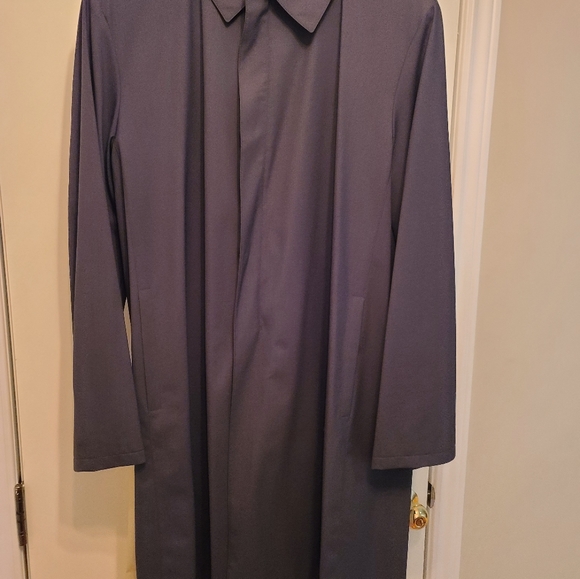 Rain coat - Picture 1 of 7